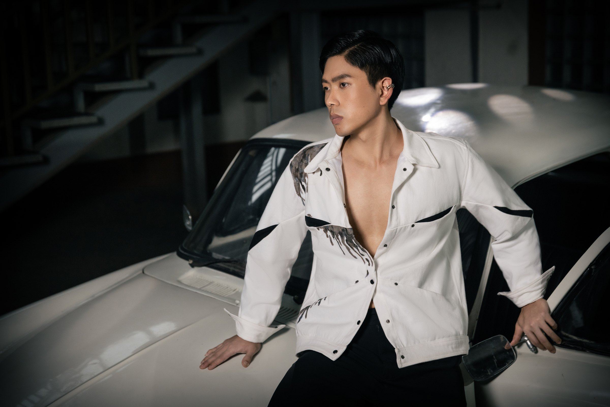 The white denim jacket, showing the melting paintwork at the shoulder